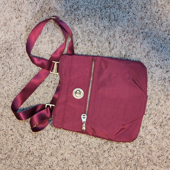 Maroon Baggalini Crossbody Tote Travel Bag Purse Gold Embellished - Picture 13 of 14